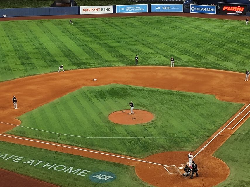 Panóramica del LoanDepot Park&nbsp; durante el juego entre el campeón de México y Curazao en el primer día de la Serie del Caribe Miami 2024