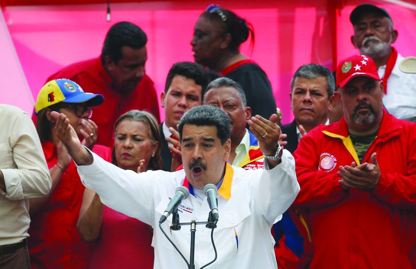 En esta foto del 20 de mayo de 2019, Nicol&aacute;s Maduro habla afuera del palacio de Miraflores en Caracas.