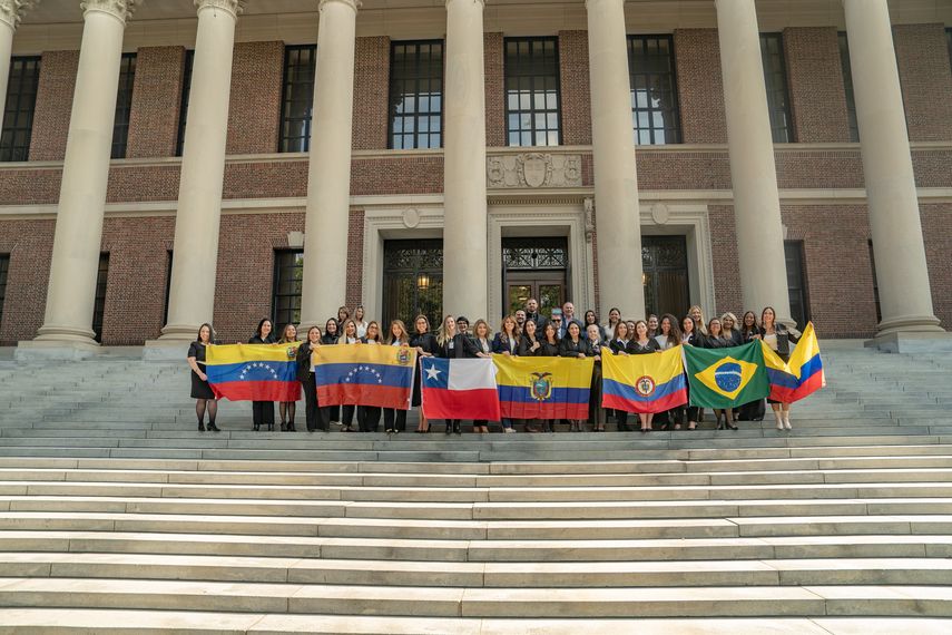 Participantes del V Congreso Mundial de Mujeres Líderes en la Universidad de Harvard.