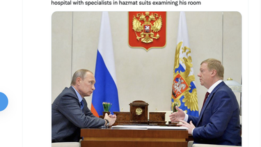 El presidente ruso, Vladimir Putin, a la izquierda, escucha a Anatoly Chubais, en la residencia de Novo-Ogaryovo, en las afueras de Moscú, Rusia, el lunes 7 de noviembre de 2016.&nbsp;