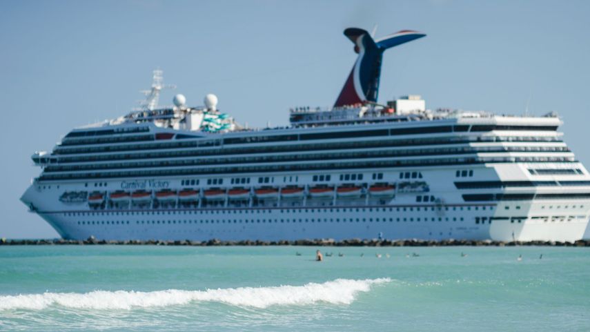 Crece polémica por suministro de combustible a cruceros en Panamá