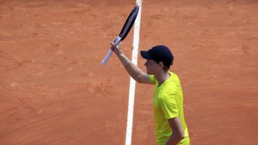 El italiano Jannik Sinner celebra el triunfo ante el polaco Hubert Hurkacz