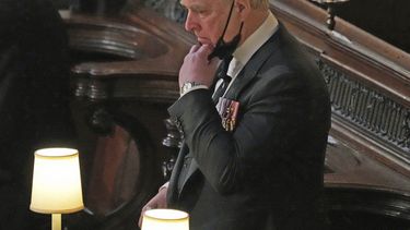 El príncipe Andrés de Inglaterra en la Capilla de San Jorge durante el funeral de su padre, el príncipe Felipe, en el Castillo de Windsor, el 17 de abril de 2021 en Windsor, Inglaterra.&nbsp;
