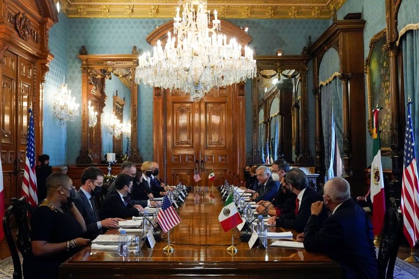 La vicepresidenta de Estados Unidos Kamala Harris y el presidente mexicano Andrés Manuel López Obrador encabezan una reunión bilateral en el Palacio Nacional en la Ciudad de México.&nbsp;