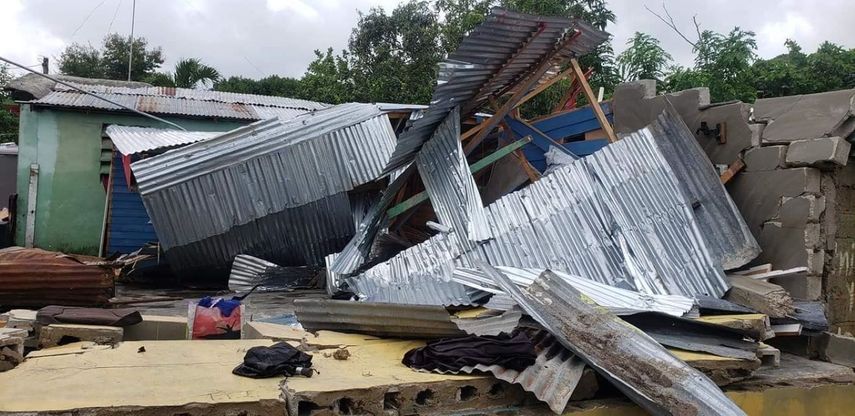 Otra de las casas destruidas por la tormenta Isa&iacute;as en Hato Mayor del Rey, se observa como quedaron algunas de las casas en el sector Villa Canto.&nbsp;