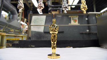 Durante más de tres décadas, un fabricante de trofeos había estado colocando los&nbsp;Oscar&nbsp;en una aleación de estaño y luego los había chapado en oro.