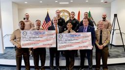 El congresista Mario Díaz Balart entrega los fondos a la Oficina del Sheriff de Miami-Dade.&nbsp;