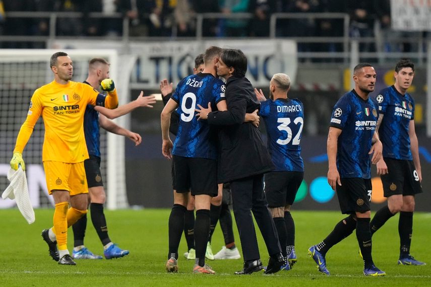 Dos goles de Edin Dezko ayudaron al Inter a imponerse ante un desaparecido Besiktas