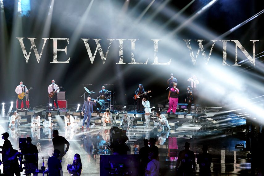 Pitbull cantará este jueves con parte del personal de equipo de emergencia para brindar un homenaje a todos los implicados en la lucha contra la pandemia del coronavirus.