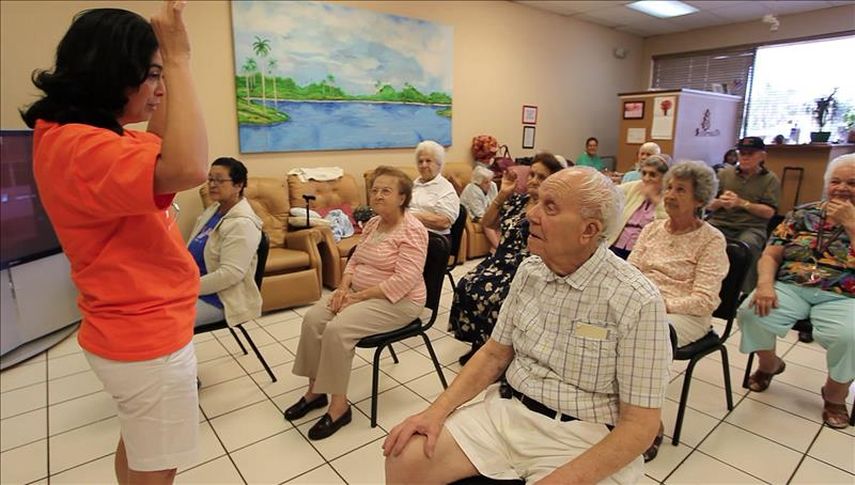 El cuidado y terapia de ancianos es una de las tareas más demandadas para mayores de 50 años. (Archivo)