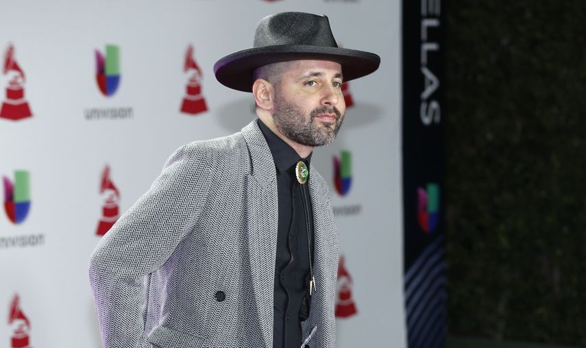 En esta foto del 15 de noviembre de 2018, Eduardo Cabra, de Calle 13, llega a la ceremonia de los Latin Grammy en Las Vegas.&nbsp;