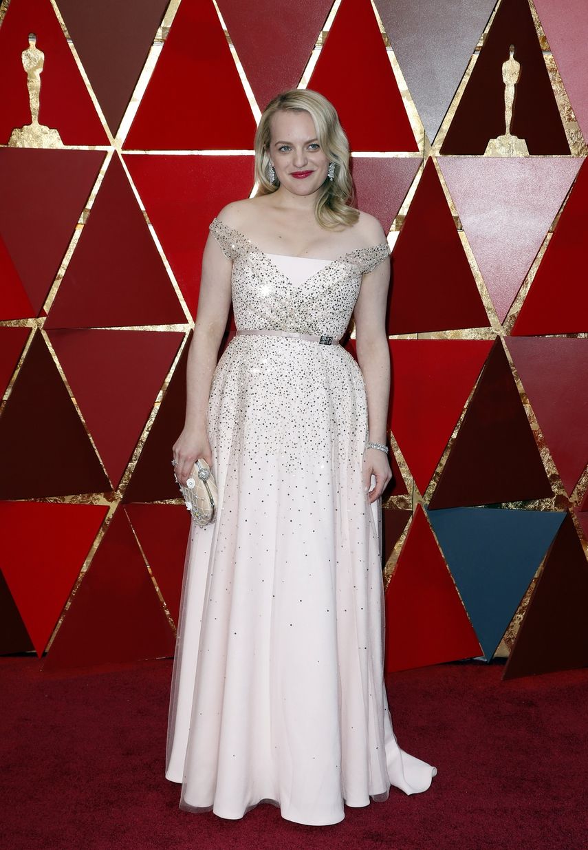 La actriz Elisabeth Moss arriba a la pasada edición de los Premios Oscar.&nbsp;