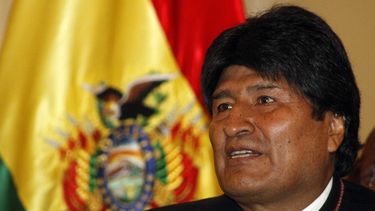 Estados Unidos presume ser santuario de la democracia pero vota la mitad de la gente, con empresas que pagan campañas e imponen su propio gobierno,afirmó el mandatario.