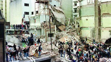 Aspecto general del atentado a la Asociación Mutual Israelita Argentina (AMIA) perpetrado el 18 de julio de 1994 en Buenos Aires deó 85 muertos. (ARCHIVO)