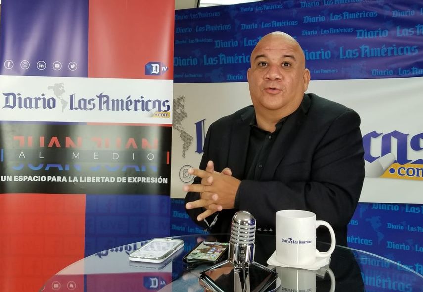 Juan Juan al Medio, un programa donde se debate la realidad de Cuba, en Diario Las Américas.