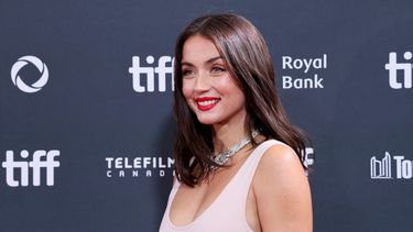 La actriz Ana de Armas posa en el Festival Internacional de Cine de Toronto.