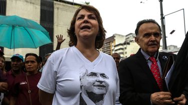 Mitzy Capriles publicó en la cuenta de Twitter de su esposo un mensaje en el que señala: Crece el expediente que recopila los abusos del régimen contra mujeres y lideres de oposición.