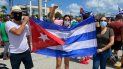 Cubanos salieron a la emblemática Calle 8 con banderas con el tricolor de su país. Cubanos salieron a la emblemática Calle 8 con banderas con el tricolor de su país.