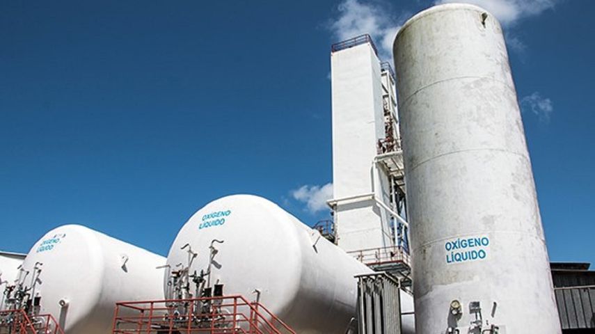 Tanques de oxígeno en la planta OxiCuba
