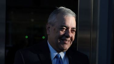 El expresidente federal David Rivera habla con los medios fuera del edificio de Justicia Federal James Lawrence King, el 24 de marzo de 2026 en Miami, Florida.