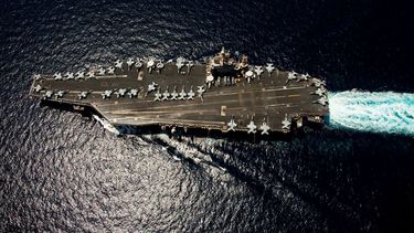 Imagen del portaaviones Abraham Lincoln en aguas del Medio Oriente.