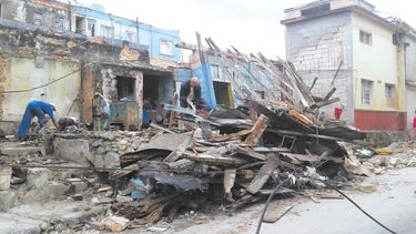 Destrozos en el barrio habanero de Luyanó, en el sur de La Habana.