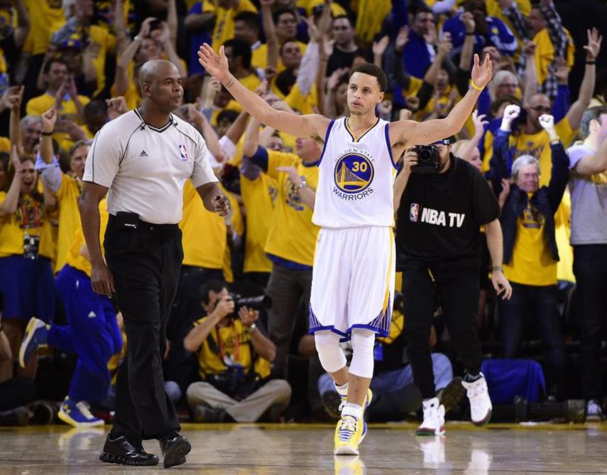 Curry volvió a brillar en las finales de Conferencia. (EFE)