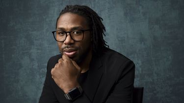 Matthew A. Cherry durante una sesión de retratos en el almuerzo de nominados a la 92ª entrega de Premios de la Academia en Los Angeles en una fotografía del 27 de enero de 2020. Cherry está nominado a un Oscar por su corto animado Hair Love.
