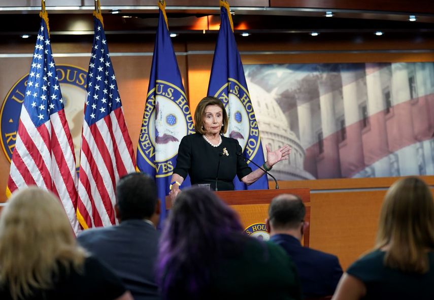 La presidenta de la Cámara de Representantes de EEUU, Nancy Pelosi en conferencia de prensa en el Capitolio en Washington.