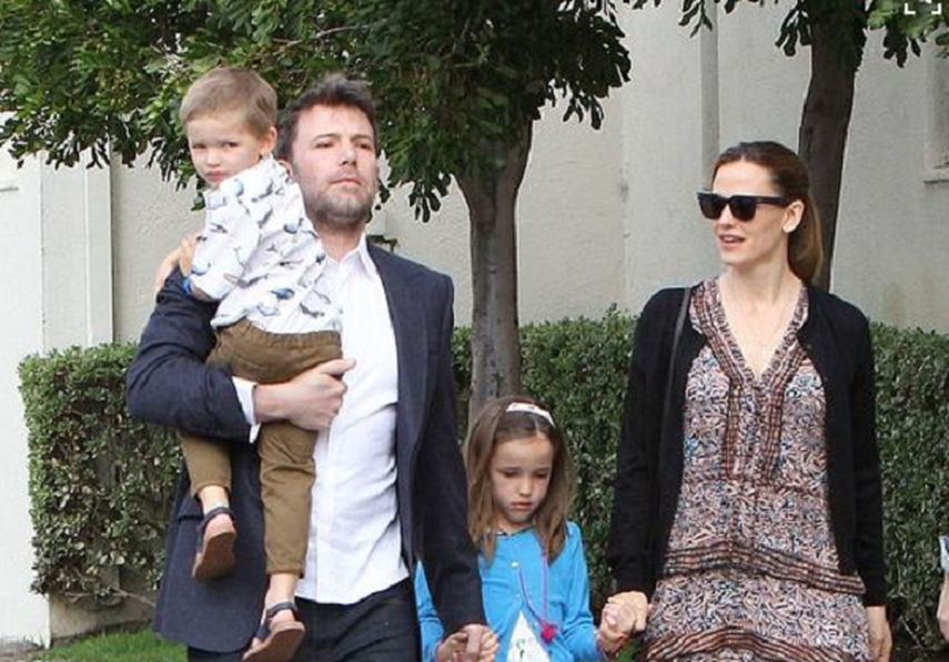 Jennifer Garner junto a Ben Affleck y dos de sus hijos. (PINTEREST).