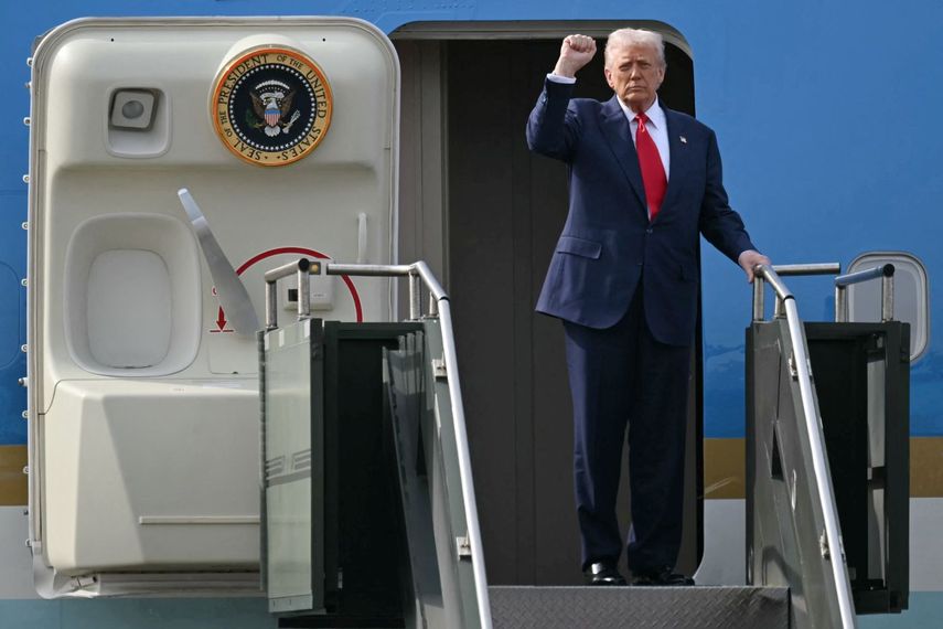 El presidente Donald J. Trump a bordo del avión presidencial Air Force One.
