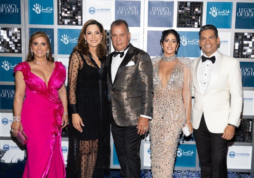 Familia Acevedo con María Elvira Salazar e Ismael Cala.