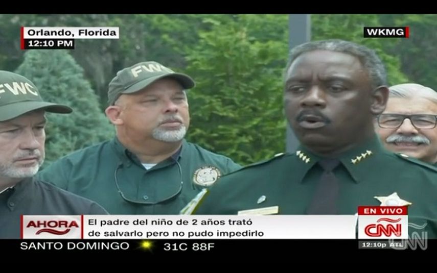 Captura de pantalla de la transmisión de la rueda de prensa ofrecida por las autoridades de Orlando. (CNNenEspañol)