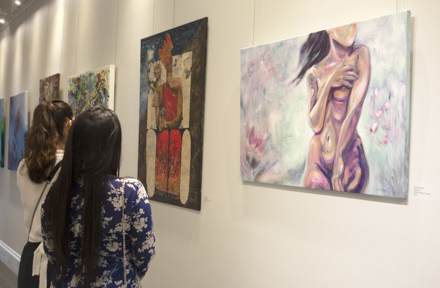 El centro cultural Milander acoge una muestra colectiva que aborda las luchas y conquistas de la mujer, con obras de más de 70 artistas de una decena de países. 