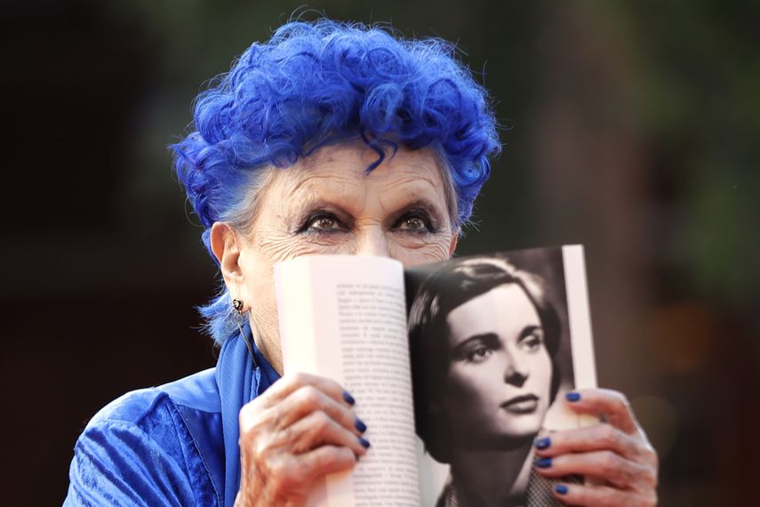 En esta fotograf&iacute;a de archivo del 23 de octubre de 2019 la actriz Luc&iacute;a Bos&eacute; llega a la alfombra roja de la presentaci&oacute;n del libro Luc&iacute;a Bos&eacute;. Una biograf&iacute;a de Roberto Liberatori, en la 14a edici&oacute;n del Festival de Cine de Roma el 23 de octubre de 2019. El hijo mayor de Bos&eacute;, el cantante Miguel Bos&eacute; inform&oacute; el lunes 23 de marzo de 2020 el fallecimiento de Luc&iacute;a Bos&eacute;.&nbsp;