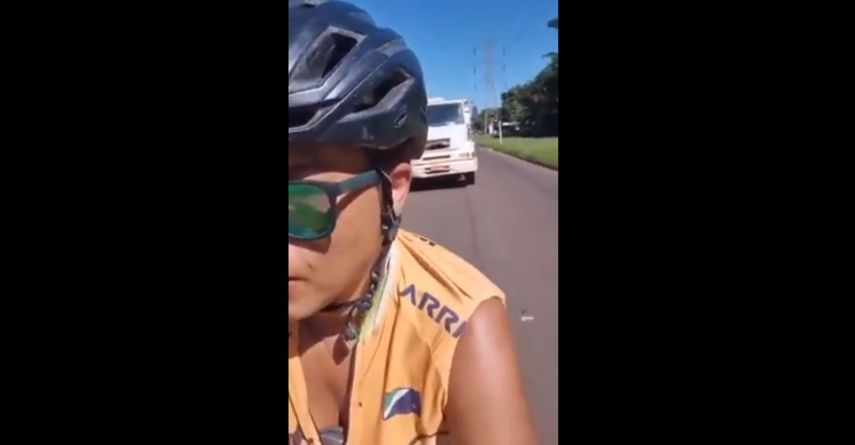 Captura de pantalla del video difundido por la ciclista momentos antes de ser atropellada.&nbsp;