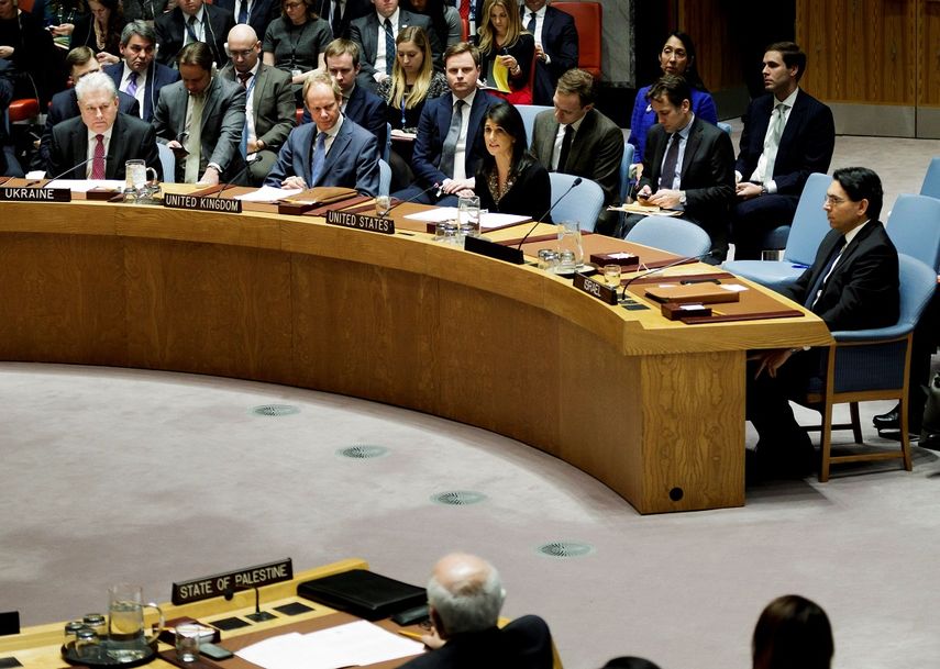 La embajadora estadounidense ante Naciones Unidas, Nikki Haley (c), interviene tras la votación de la resolución que le pedía dar marcha atrás al reconocimiento de Jerusalén como capital de Israel y al traslado de su embajada a la ciudad, durante una reunión del&nbsp;Consejo&nbsp;de&nbsp;Seguridad&nbsp;de Naciones Unidas, en la sede de la&nbsp;ONU&nbsp;en Nueva York, Estados Unidos.&nbsp;