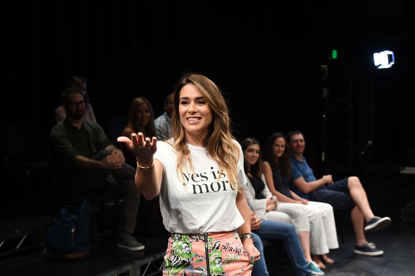 Erika de la Vega, durante un ensayo con público de Puras cosas maravillosas en el Colony Theatre, en Miami Beach, en 2018.