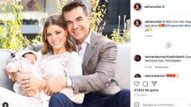 Adrián Uribe con su esposa e hija.&nbsp;