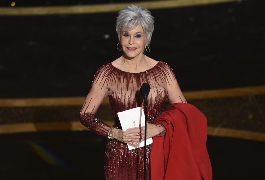 En esta fotograf&iacute;a del 9 de febrero de 2020, la actriz Jane Fonda presenta el Oscar a la mejor pel&iacute;cula en la pasada entrega de los Premios de la Academia.&nbsp;