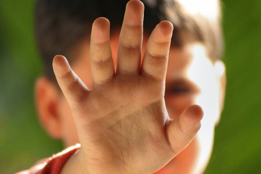 El sacerdote negoció un acuerdo de culpabilidad por acoso sexual y posesión de pornografía infantil.