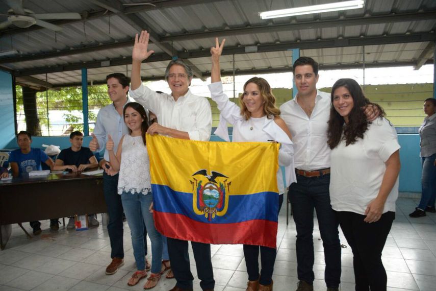 Lasso, dijo esperar que el Consejo Nacional Electoral (CNE) actúe con transparencia, de acuerdo con la voluntad popular, y esa voluntad popular es la voluntad de Dios que todos debemos respetar.