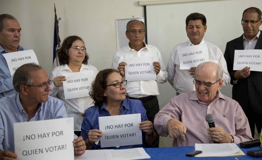 Imagen de un grupo de intelectuales denominados El Grupo de los 27, en plena denuncia de la pretensión del Gobierno de Daniel Ortega de establecer un partido único.