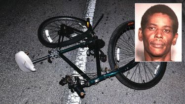 Alvin Tubbs, de 55 años, viajaba por la cuadra 3300 de North Dixie Highway alrededor de las ocho de la noche del pasado 22 de septiembre cuando fue golpeado por dos vehículos.