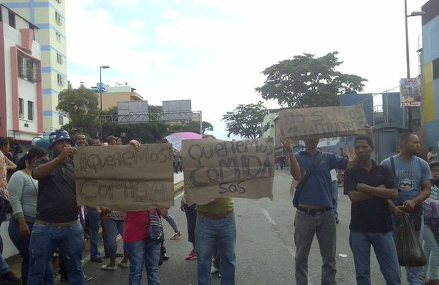 En Catia protestaron por la escasez y la suspensión de un Mega Mercal (TWITTER: @goitiaedwin)