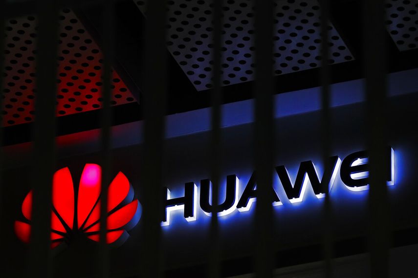 El logo de la empresa china de tecnología Huawei afuera de un edificio de oficinas en Beijing, el 8 de marzo de 2019.