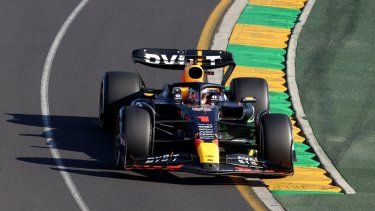 El piloto holandés de Red Bull, Max Verstappen, lidera la carrera en el Gran Premio de Australia en Albert Park, Melbourne, el domingo 2 de abril de 2023.&nbsp;