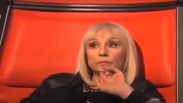 Captura de pantalla del canal de YouTube del programa La Voz Italia, en la que  Raffaella Carrá participó como mentora.
