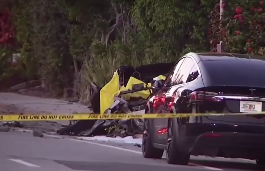 El auto quedó totalmente destruido.