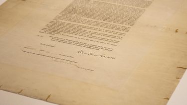 Contracción de las palabras June y 19 en inglés, el Juneteenth alude al 19 de junio de 1865. Ese día, un general de la Unión llegó a Galveston, Texas, e informó a los esclavos que eran libres, dos meses después del fin de la Guerra Civil, y dos años y medio después de que el presidente Abraham Lincoln emitiera la Proclamación de Emancipación